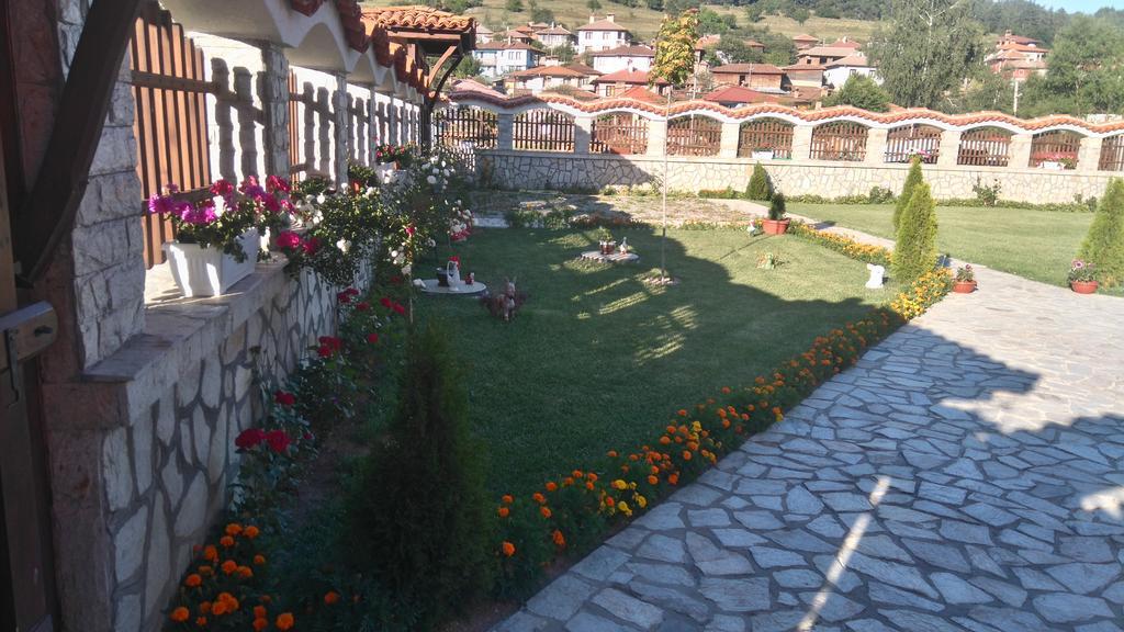 Guest House H Dzhogolanov Koprivshtitsa Bagian luar foto