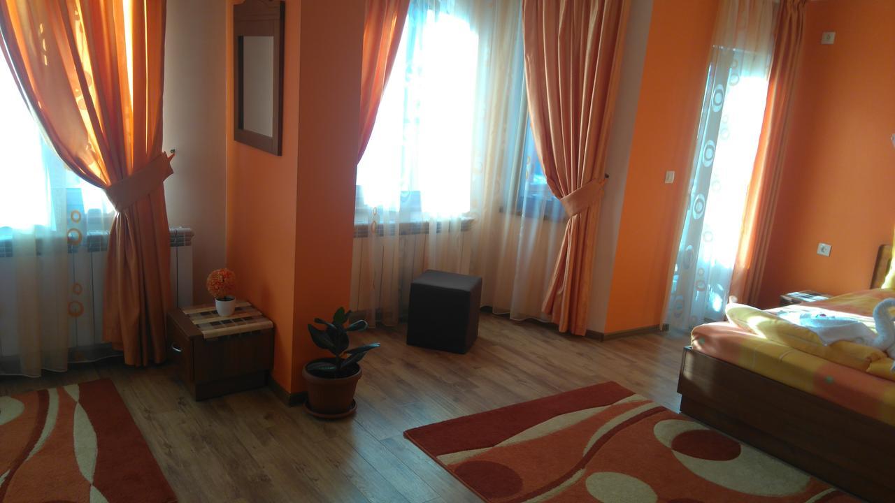 Guest House H Dzhogolanov Koprivshtitsa Bagian luar foto